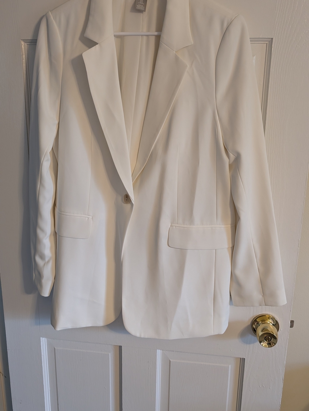 102. 🤍 H&M Women's Oversized White Button Blazer Sz.M
